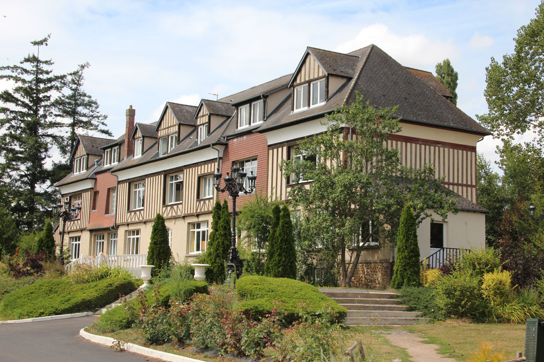 Ecole des Roches Ecole de Roche Private boarding school (VerneuilsurAwre, France) apply