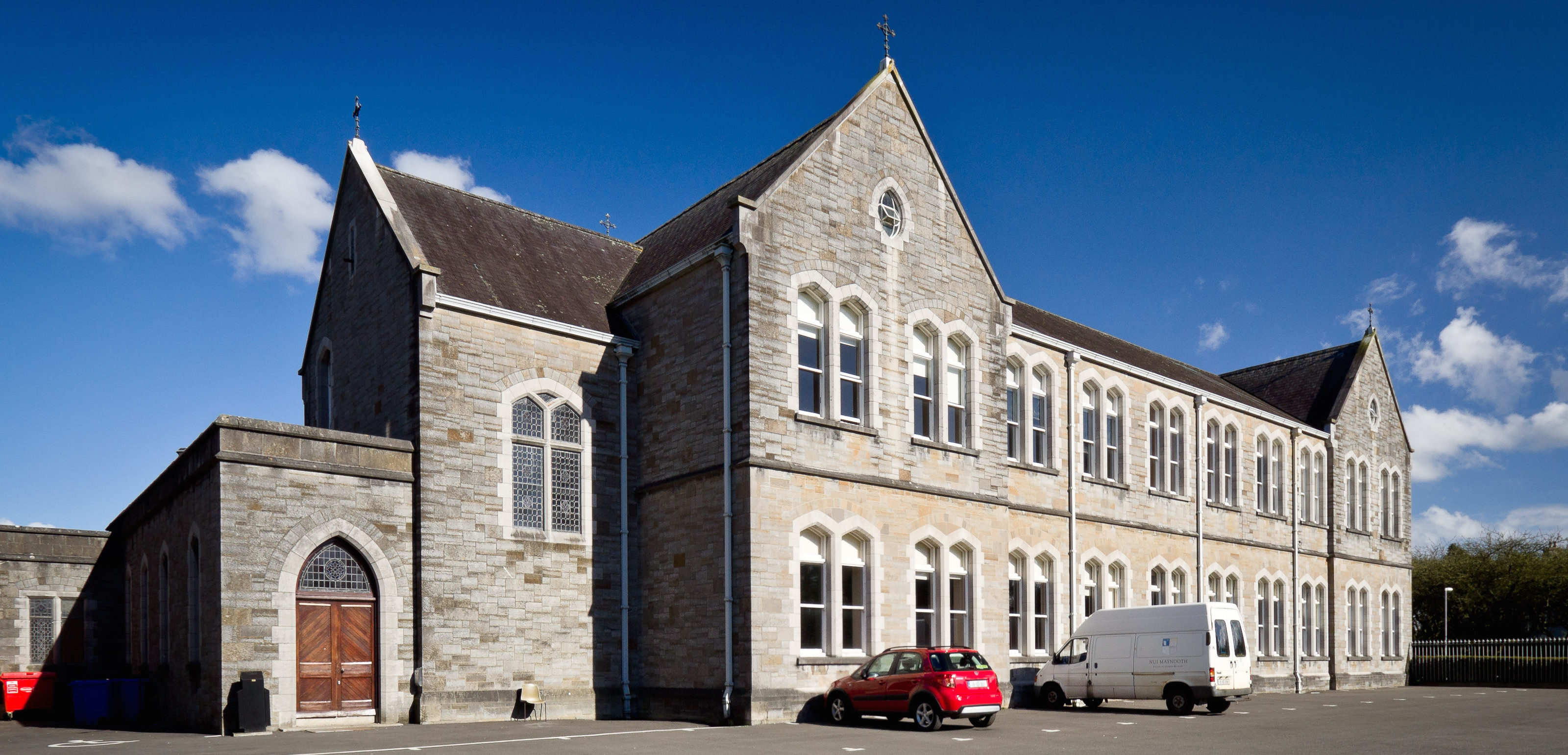 Maynooth University Summer School (Meinut, Ireland) apply for a camp