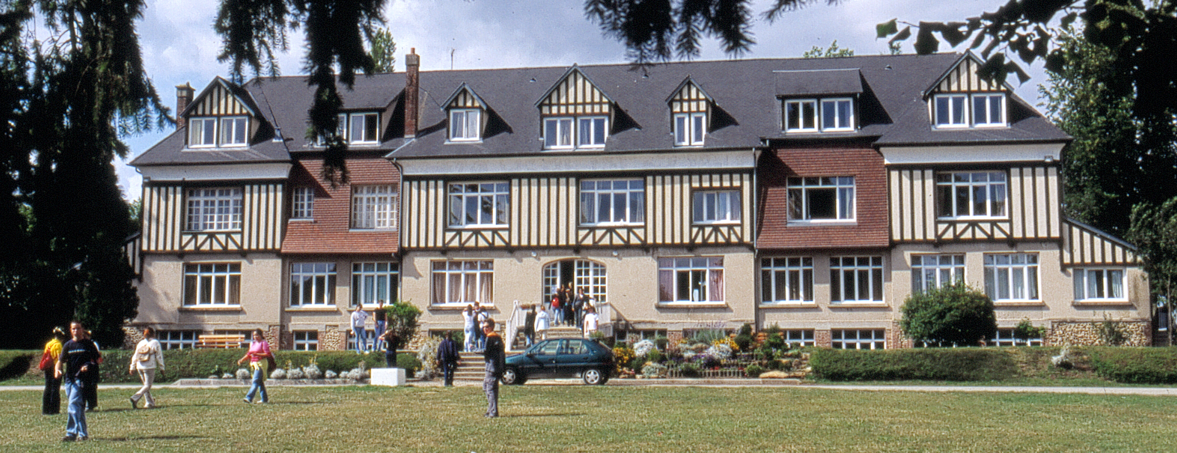 Ecole des Roches Ecole de Roche Private boarding school (VerneuilsurAwre, France) apply