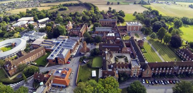 TOP-20 language schools and colleges in England and Great Britain where foreign students can study advanced English courses during spring