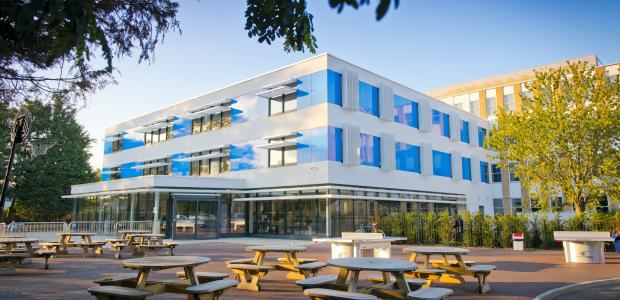 30 best international colleges Cambridge for pupils and students. The list of institutions, prices for studying, rankings, reviews