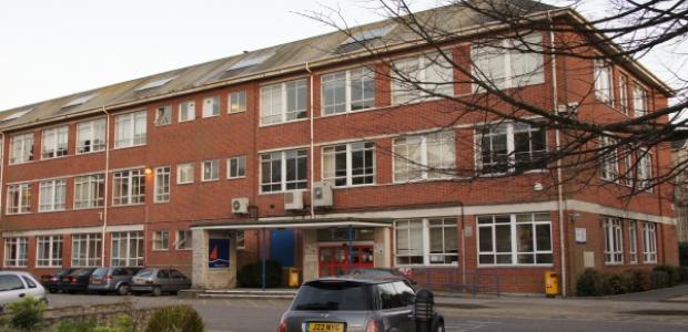 30 best international colleges London for pupils and students. The list of institutions, prices for studying, rankings, reviews