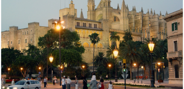 Study in Mallorca. 30 top schools, colleges, universities and kids camps in Mallorca for students from all over the world. List of schools, study fees, rankings