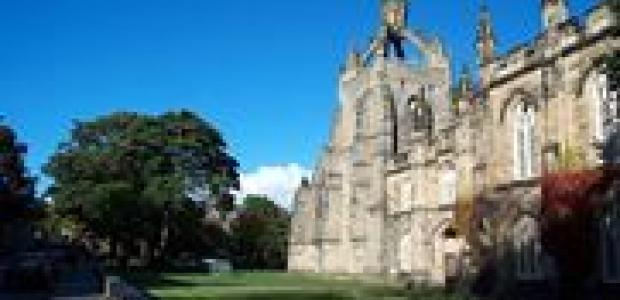 Study Oil and gas engineering in 30 best institutions in Europe and other countries abroad: study fees, rankings, list of institutions