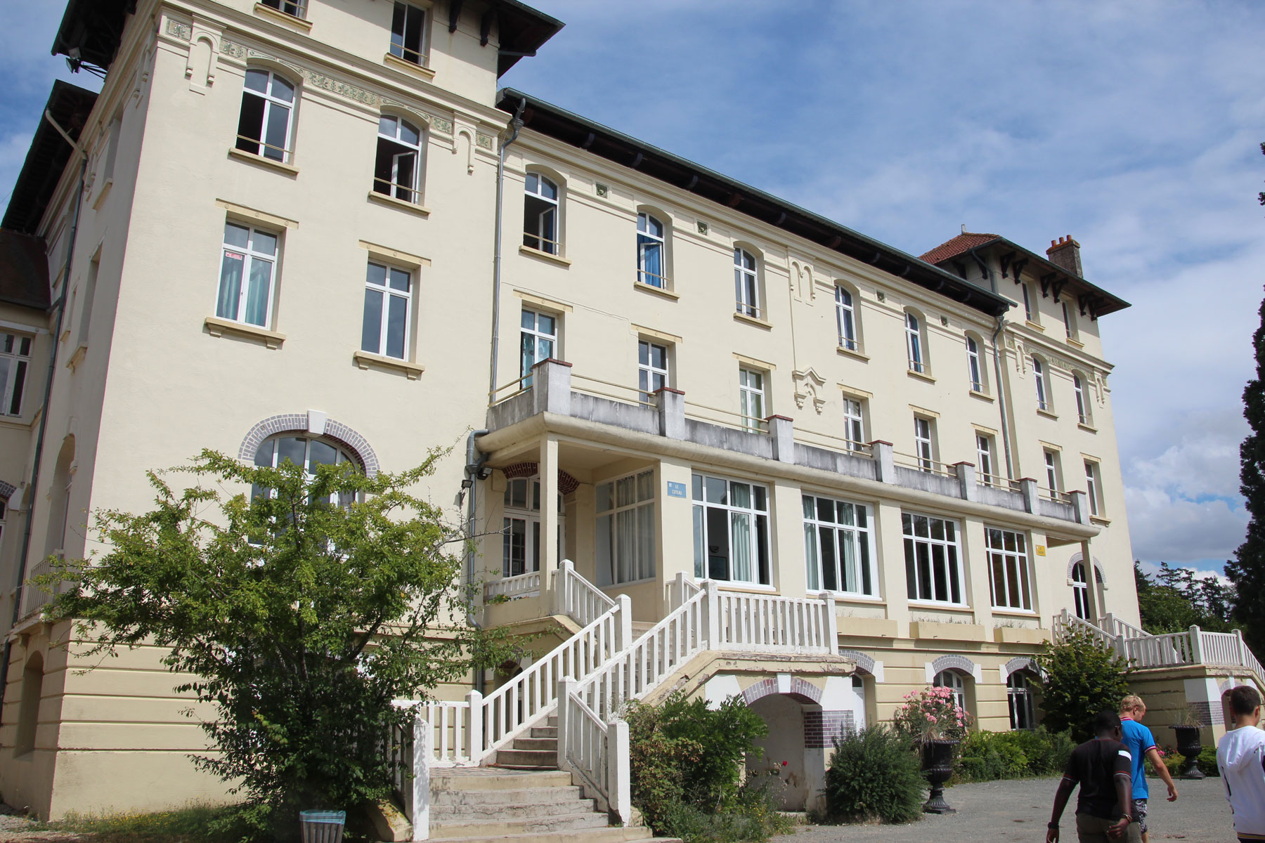 Ecole des Roches Private Boarding School (VerneuilsurAvre, France) apply, prices, reviews