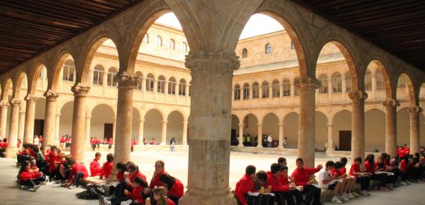 English courses + camp with golf in Spain for international studens. List of 25 top institutions, rankings, prices and tuition fees