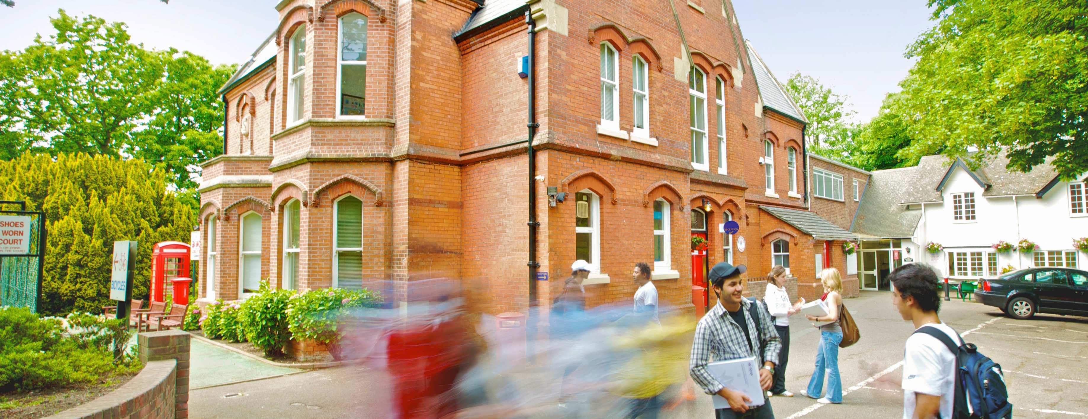 Kings college london внутри. King’s school of english лондон. Kings education. King's education. King's education.