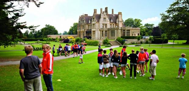 English + rugby camp in the United Kingdom for international studens. List of 25 top institutions, rankings, prices and tuition fees