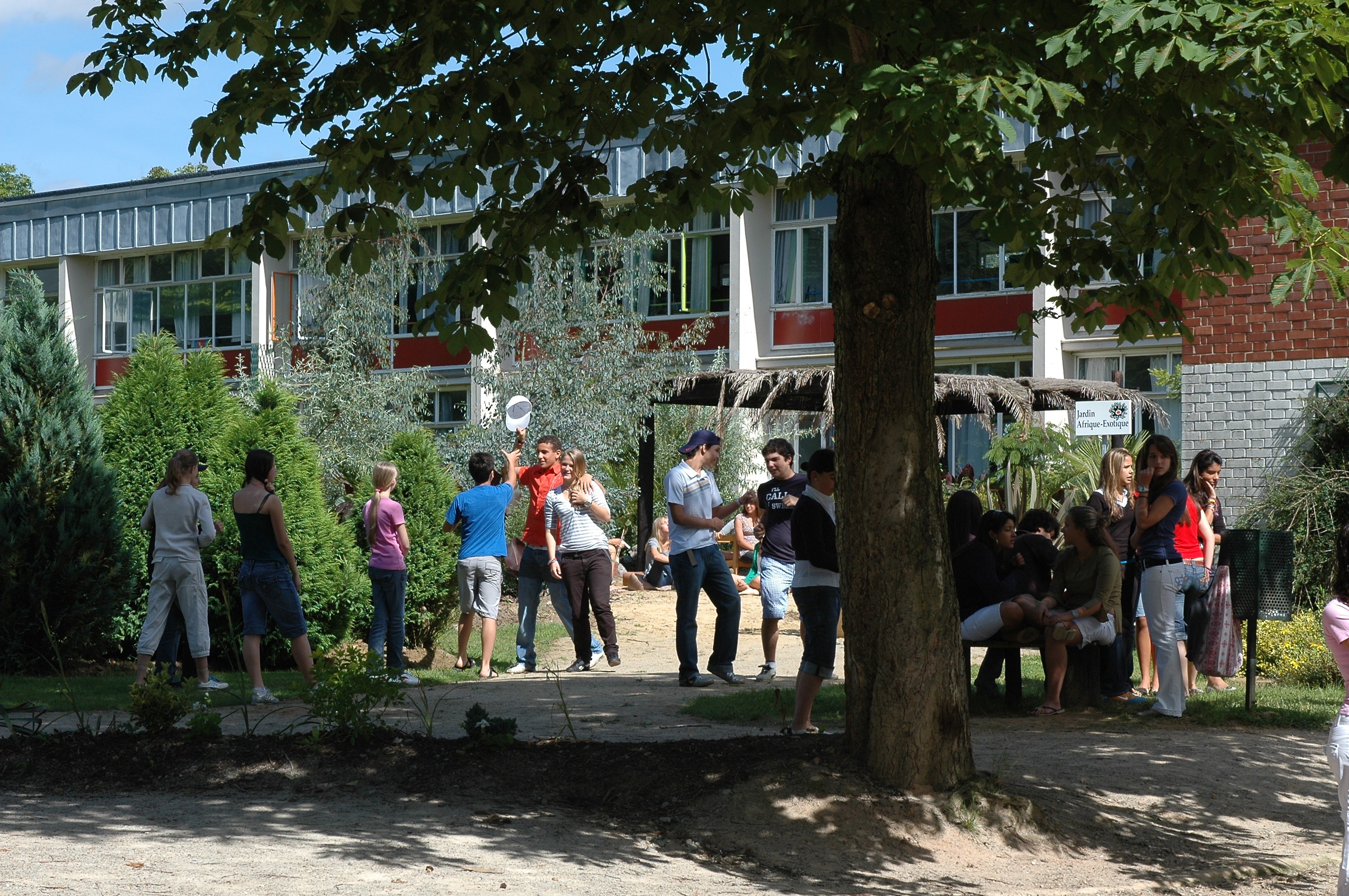 Ecole des Roches Private Boarding School (VerneuilsurAvre, France) apply, prices, reviews