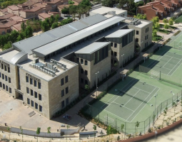 Caxton College