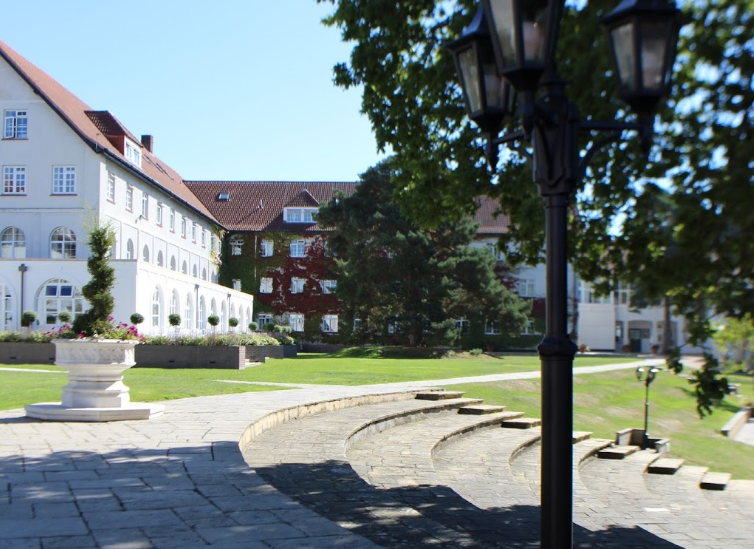 Downe House School (Newbury, United Kingdom) apply, prices, reviews