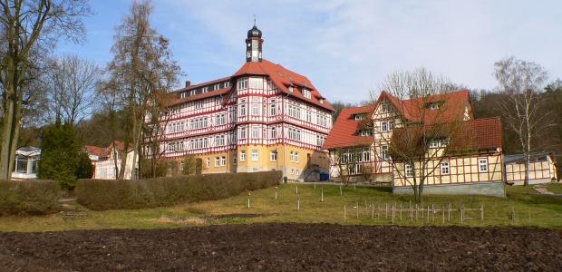 Top 20 insitutions abroad and in Europe that offer High schools (German). Education for children, students, adults, foreigners and international students abroad and in Europe. List of institutions, ranking, prices