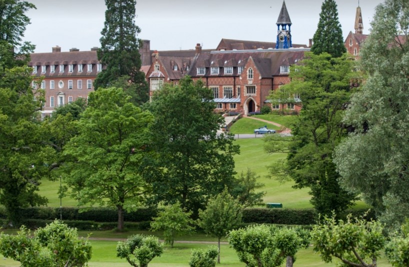 Cranleigh School (Suburb of London, United Kingdom) apply, prices