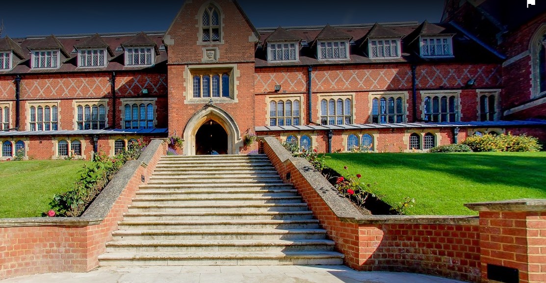 Cranleigh School (Suburb of London, United Kingdom) apply, prices
