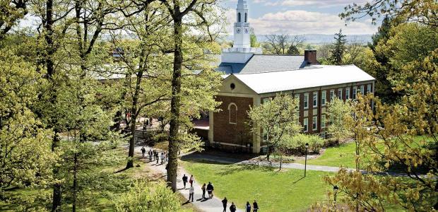 Study holidays camps for children with international relationships in Europe and other countries abroad. List of 35 best schools, fees, reviews, rankings