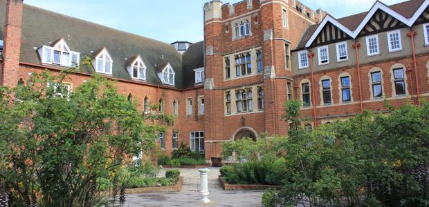 Study policy in 30 best institutions in Europe and other countries abroad: study fees, rankings, list of institutions