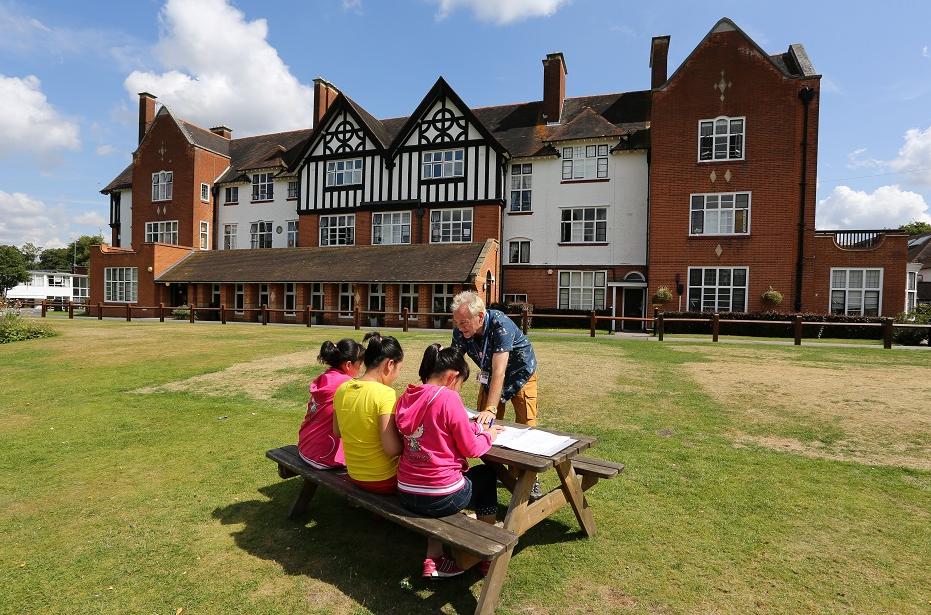 Reed's School (Cobham, United Kingdom) apply, prices, reviews Smapse