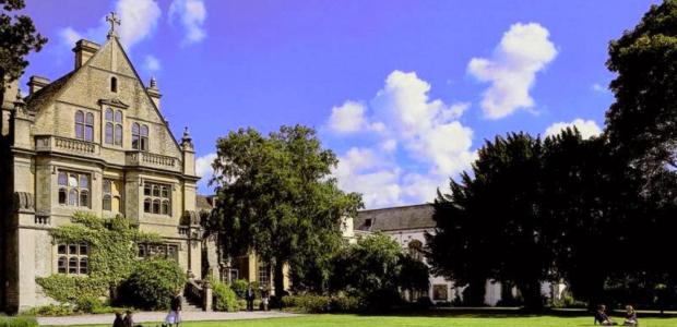 40 best boarding schools with chemistry in Europe and other countries abroad. List of institutions, rankings, prices, reviews