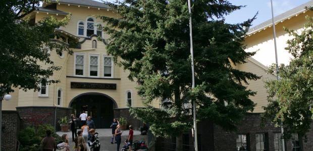 Top 30 camps in private schools during summer for children and adults in Europe and abroad. List, prices, description, rankings