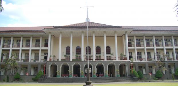 Higher education in Indonesia for international studens. List of 25 top institutions, rankings, prices and tuition fees