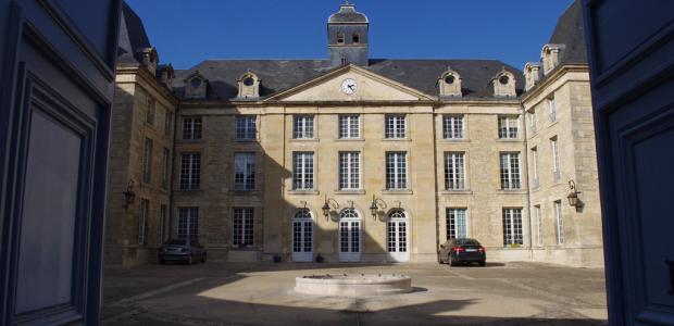 Study in Poitiers. 30 top schools, colleges, universities and kids camps in Poitiers for students from all over the world. List of schools, study fees, rankings
