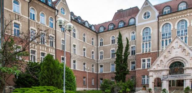 Study in Pecs. 30 top schools, colleges, universities and kids camps in Pecs for students from all over the world. List of schools, study fees, rankings
