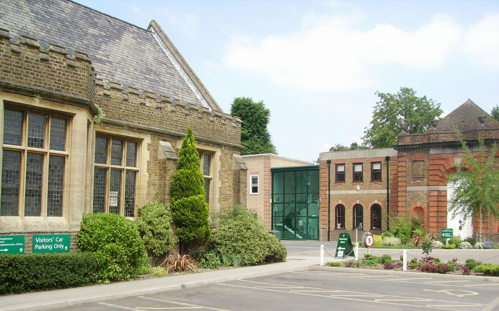 Aldenham Private School (Suburb of London, United Kingdom) apply