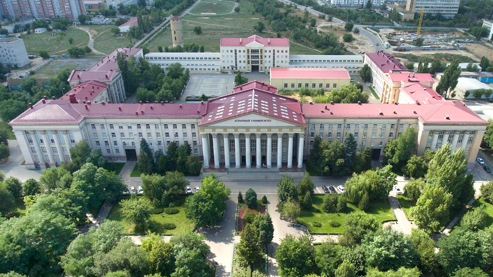 Etek ostida panties korsatilmoqda