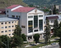 Universidad Estatal Karacháyevo-Cherkesa con el nombre de U.D. Aliyev, KChGU