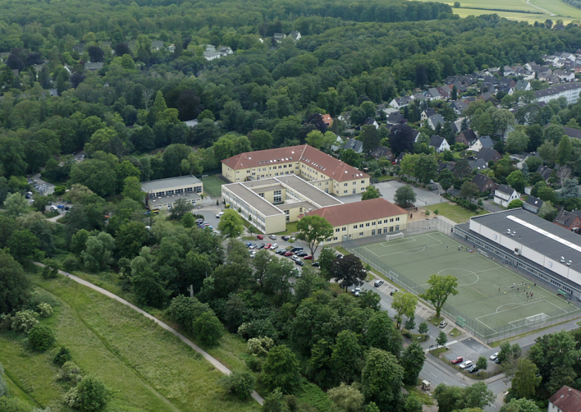 St. George's School in Dusseldorf 0