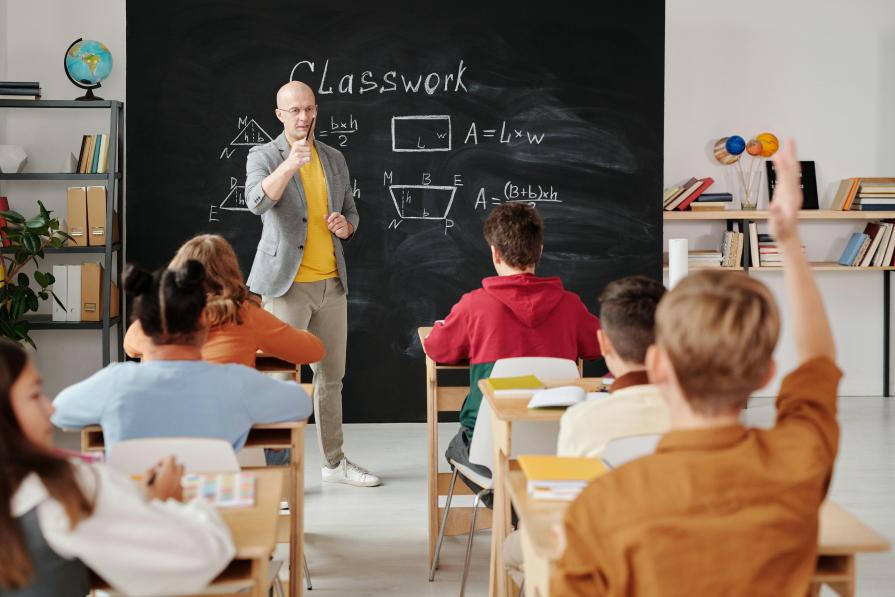 Why Schools in Hamburg in the 20th Century Gave Their Students Complete Freedom – and How It Turned Out