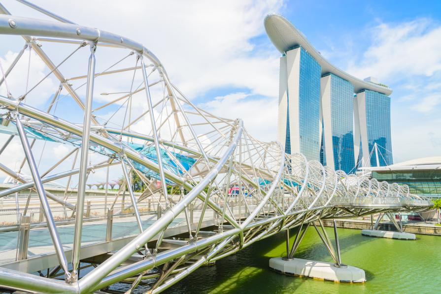 Why is Singapore a paradise for travelers with children?
