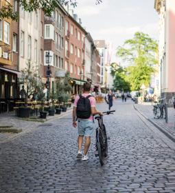 Amsterdam authorities aim to reduce the number of tourists in the city