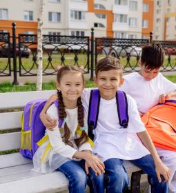 How do schoolchildren from different countries spend their holidays?