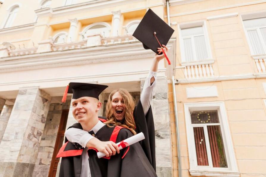 Scholarships for excellent students of the American university