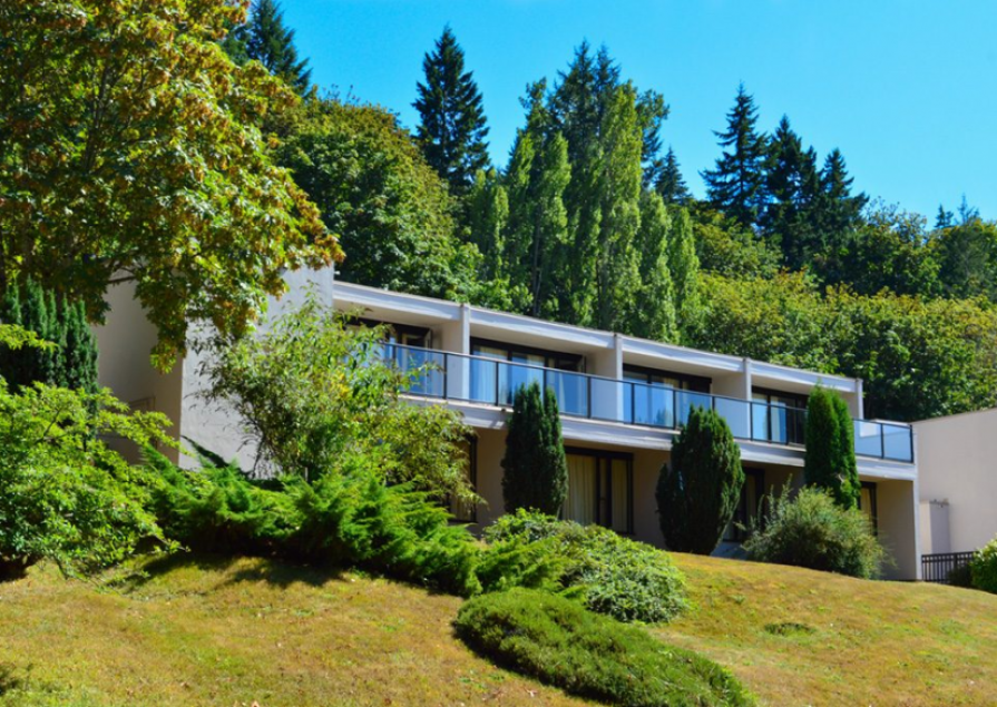 Discounts in Brookes Shawnigan Lake School for international students