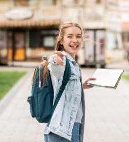 Invitation to an exhibition of private schools abroad