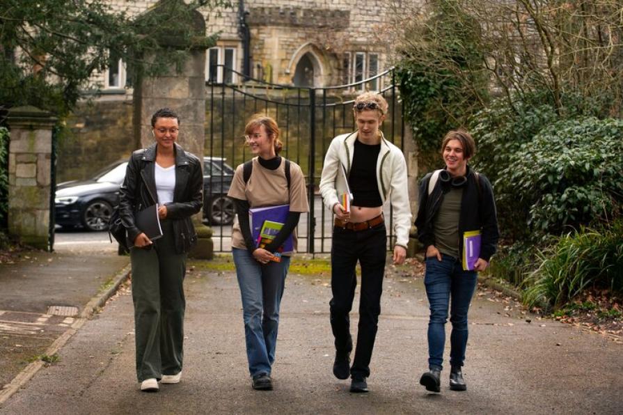 Crimean citizens are issued a study visa in England - TIER 4