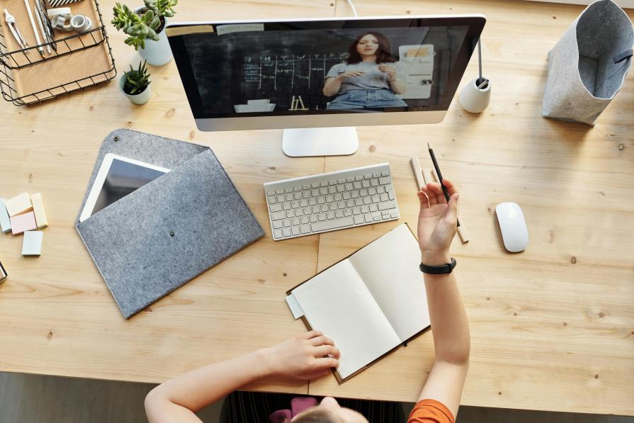 Why it is worth transferring your child to online learning: several good reasons