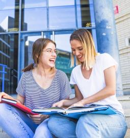 TOP 2 Mejores Escuelas de Idiomas en Ámsterdam 2027 Rankings