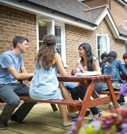 TOP 5 Mejores Campamentos de Idiomas en Canterbury 2027 Rankings