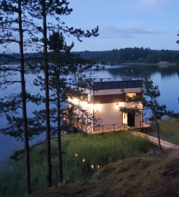 Why does the northernmost hotel in Russia is one of the most expensive?