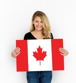 How did the maple leaf end up on the canadian flag?