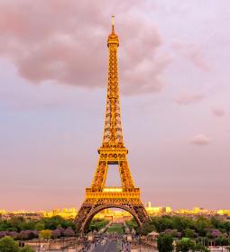 The Eiffel Tower: a new color and unexpected finds inside