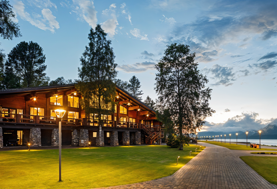 Why does the northernmost hotel in Russia is one of the most expensive?