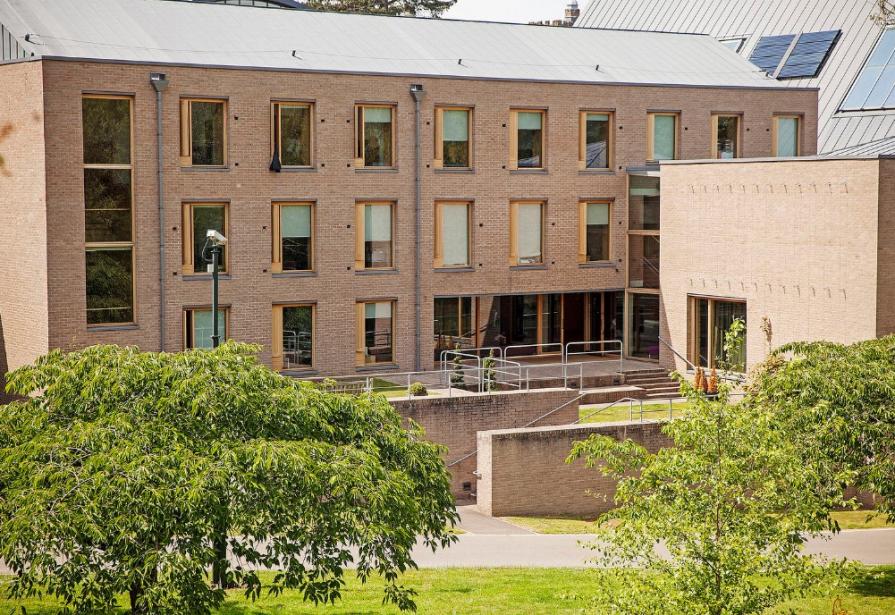 TOP-24 Boarding Schools in London Suburbs 2025 Rankings