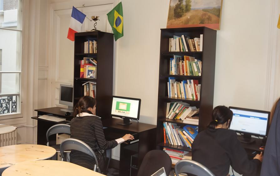 TOP 3 best language camps in Paris 2025 Ranking