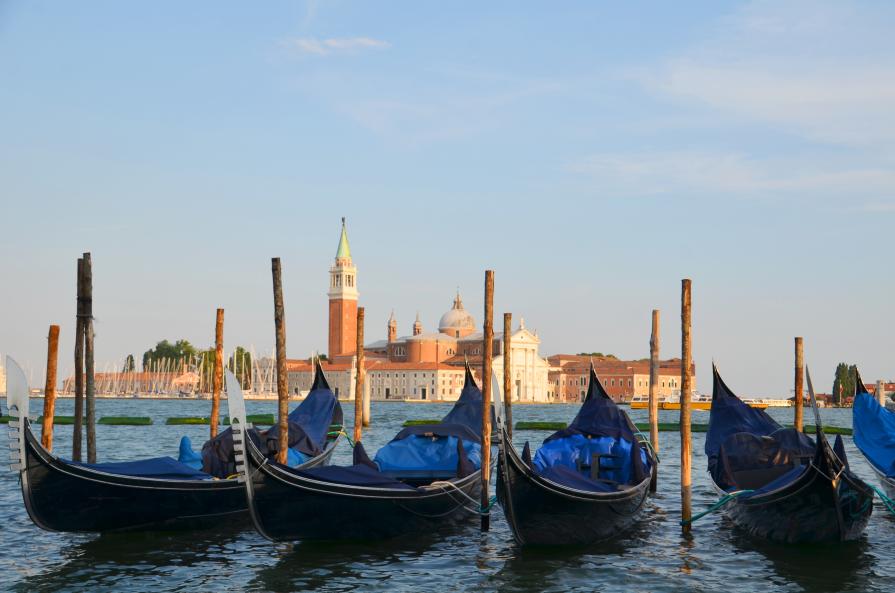 Main features of living in Venice