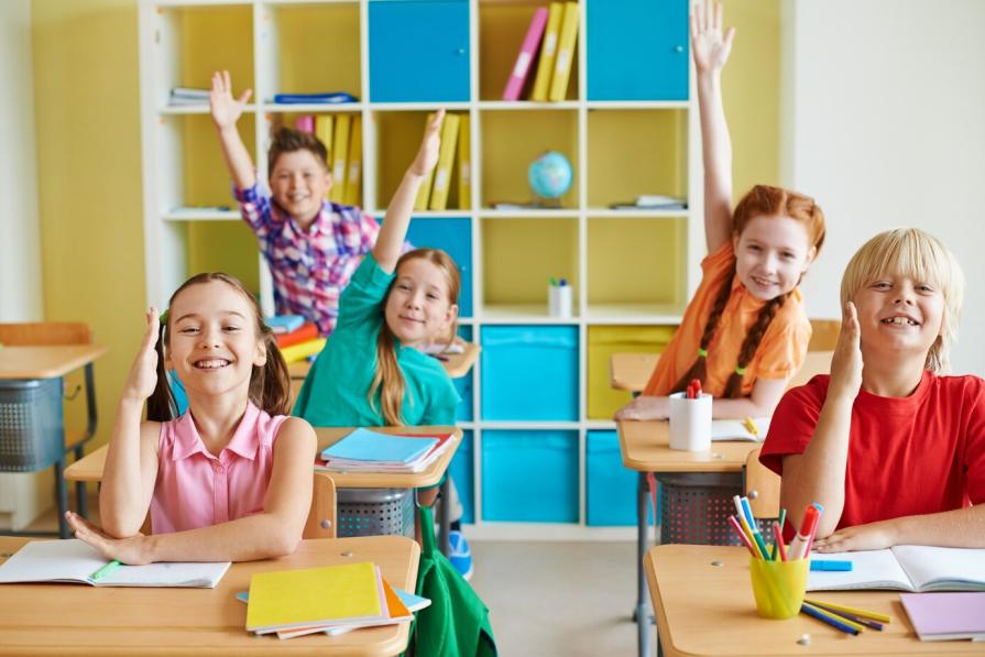 FAQ: How many semesters are in the UK school year?