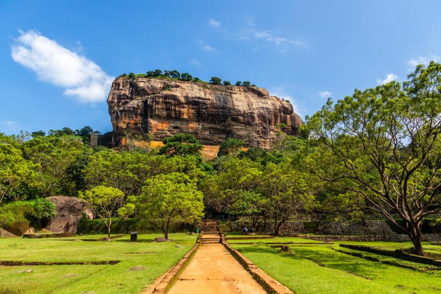 Tower of Four Religions in Sri Lanka: Mysterious Ambuluwawa